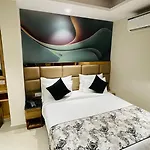 Travellers Hotel