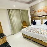 Travellers Hotel