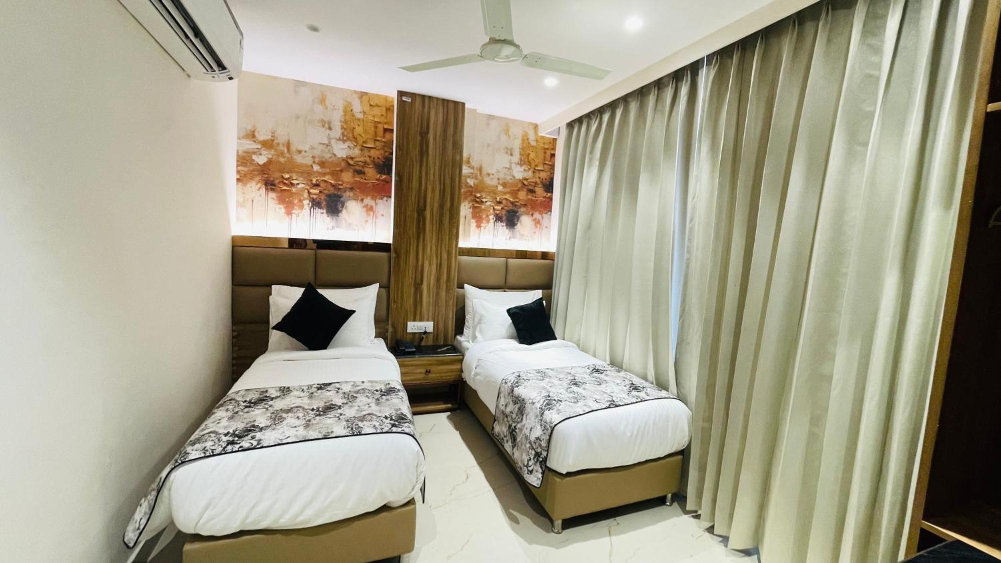 Travellers Hotel