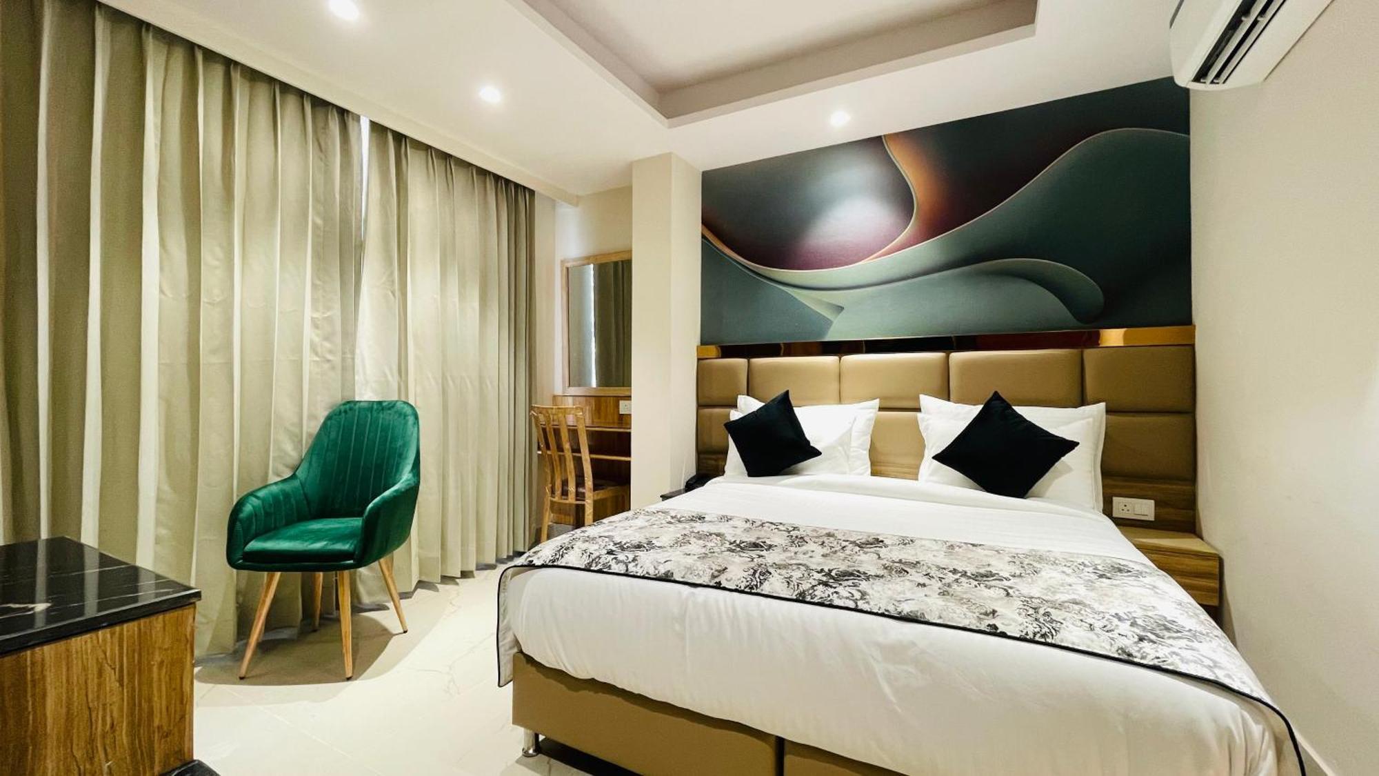 Hotel Travellers 3*